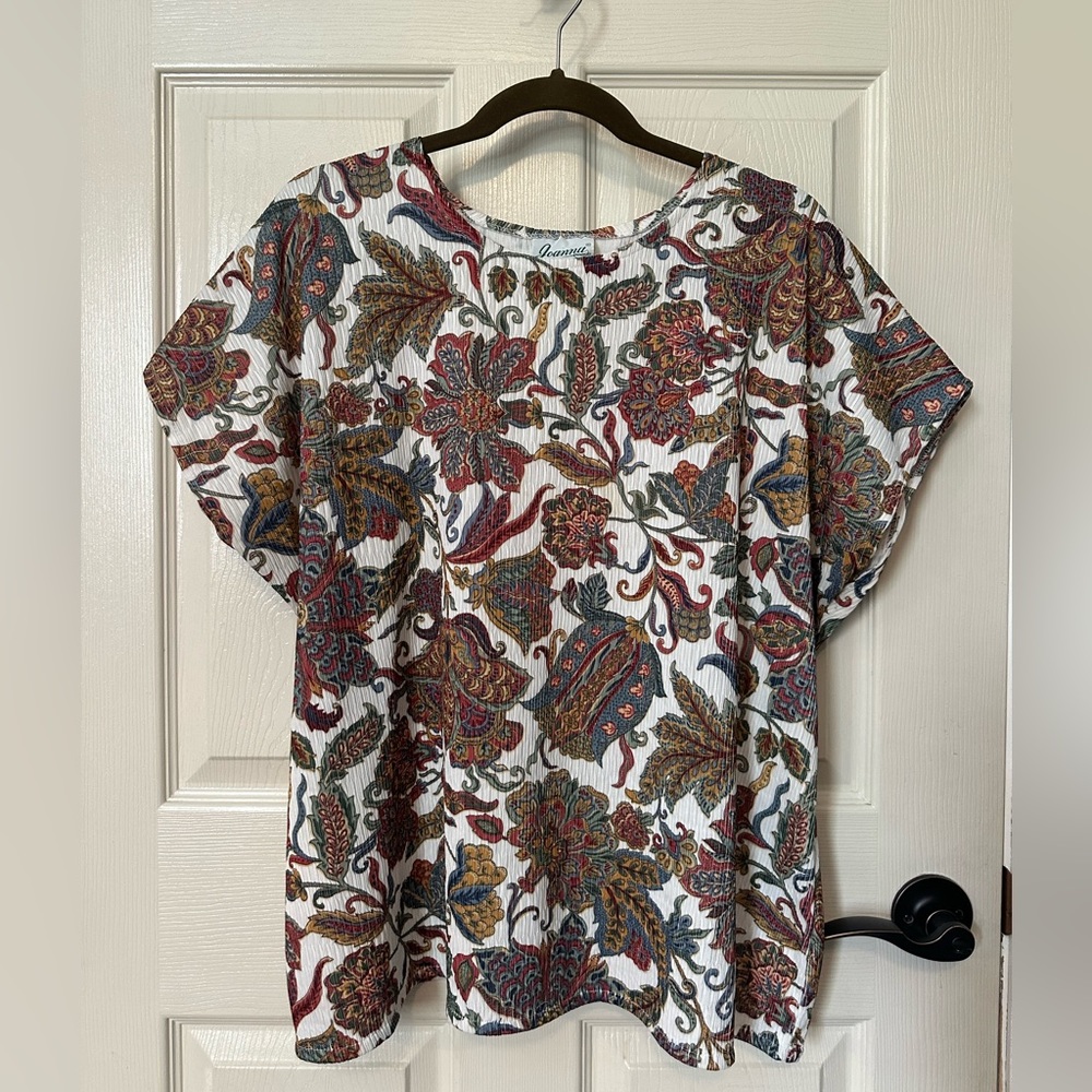 *Vintage* Vibrant floral tunic top. Oversized fit.